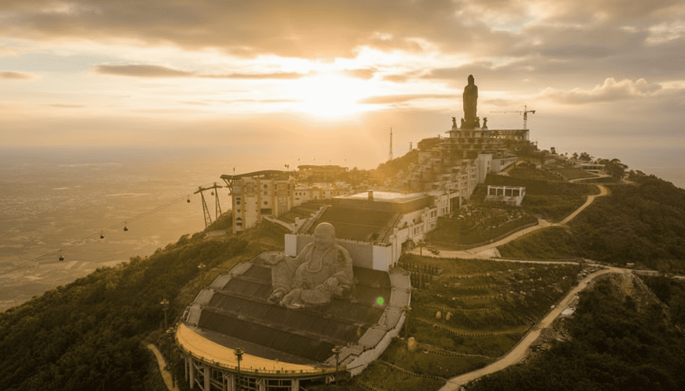 Khu du lịch tr&ecirc;n đỉnh N&uacute;i B&agrave; Đen